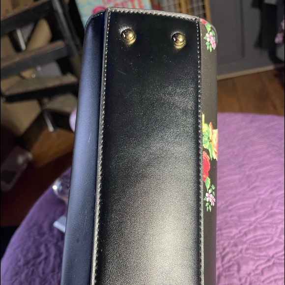 NWOT Handbag black with flower print - Picture 9 of 9